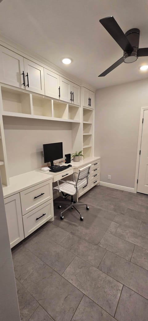 Office Space with docking station