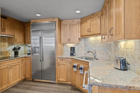 Indoors, Kitchen, Sink, Sink Faucet, Refrigerator