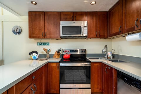 Indoors, Microwave, Oven, Kitchen, Cooktop