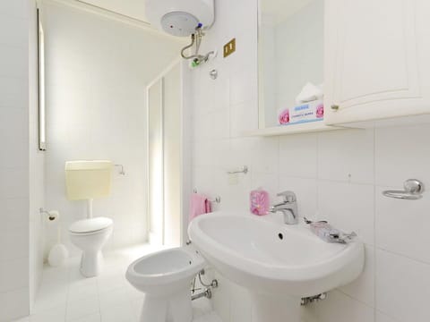 Table, Property, Building, Sky, Window, Wood, Interior Design, Cloud, Lighting, Outdoor Furniture