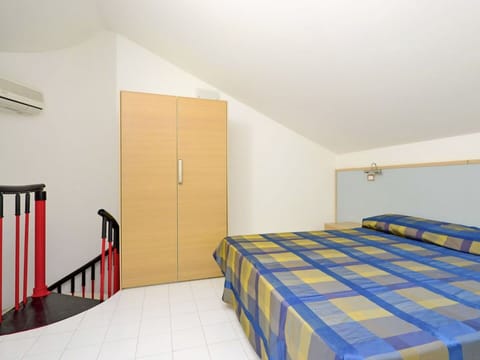 Table, Property, Building, Sky, Window, Wood, Interior Design, Cloud, Lighting, Outdoor Furniture