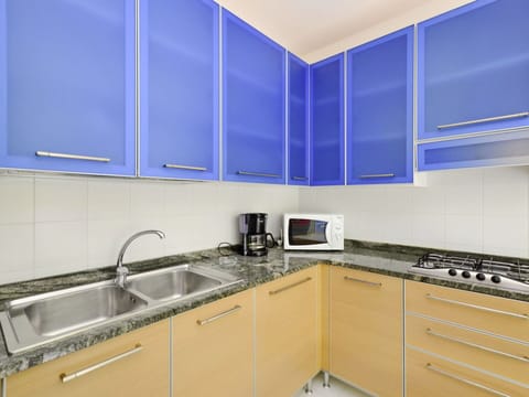 Table, Property, Building, Sky, Window, Wood, Interior Design, Cloud, Lighting, Outdoor Furniture