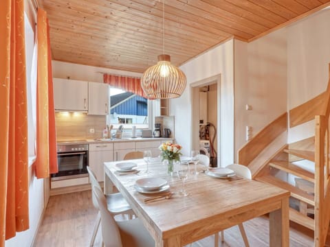 Table, Furniture, Property, Chair, Wood, Interior Design, Floor, Kitchen & Dining Room Table, Couch, Flooring