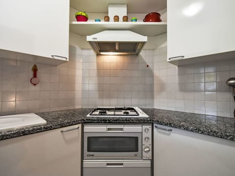 Kitchen, Kitchen Appliance, Kitchen Stove, Major Appliance, Countertop, Gas Stove, Stove, Flooring, Cooktop, Home Appliance