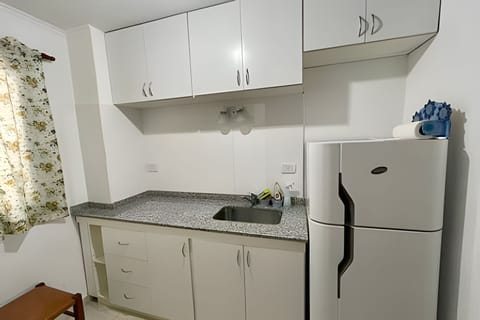 Fridge, cookware/dishes/utensils