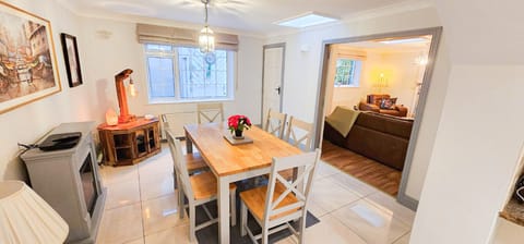 Passage East Co Waterford Holiday Home. Dining area seating for 6. Bright open plan tiled area.  Family holiday home.