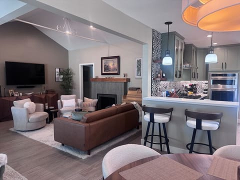 Lovely open floor plan with high ceiling - very light & all lights on dimmers.