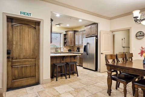 Dining Space for 2 at the counter