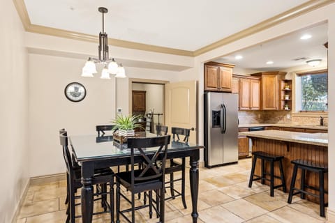 Dining seating for 6