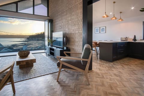 Wisemans House Apartment 3 - Wisemans Bridge (24385)