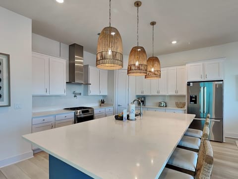 Breakfast Bar - First Floor