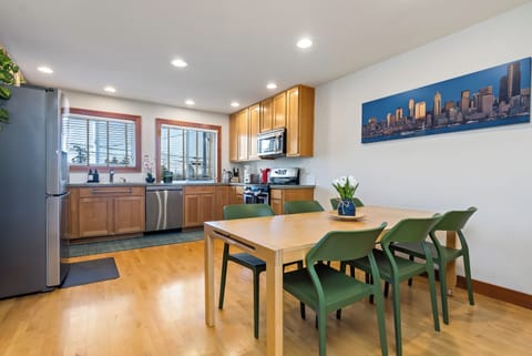 Cook or snack in style! Our kitchen has everything for meals big or small.