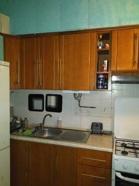 Fridge, stovetop, coffee/tea maker