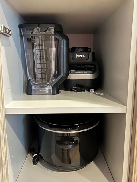  Ninja Blender & Crockpot