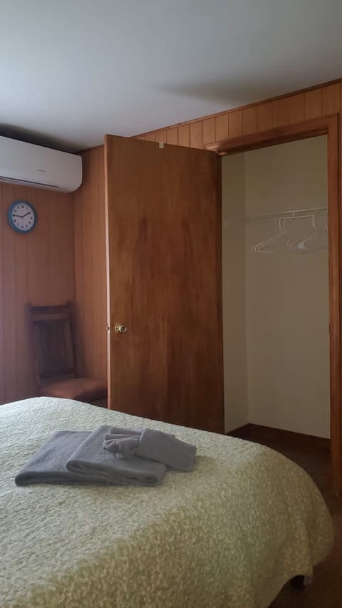 3 bedrooms, in-room safe, desk, iron/ironing board