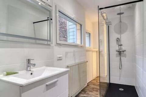 9197a452 f0f1 45f6 8a58 2d02d36c4a2e