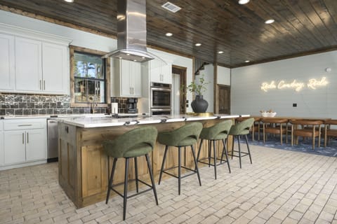 Level 1 - Kitchen Area