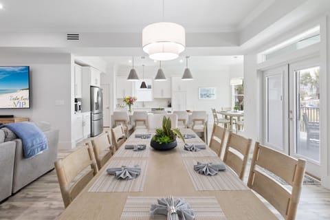 Spacious Dining Area