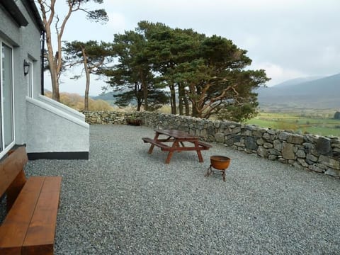Picnic table and firebowl available for guests use whilst enjoying the scenery