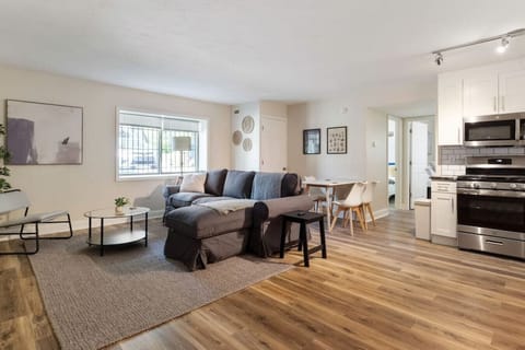 An open-concept area featuring a modern furnishings, and a stylish entertainment setup—ideal for gatherings and relaxation.