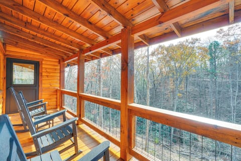 2nd-Floor Deck | 3-Story Cabin | 6 Mi to the Island in Pigeon Forge
