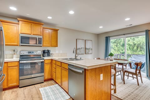 Kitchen | 1st Floor | Cooking Basics | Drip & Pod Coffee Makers | Toaster Oven