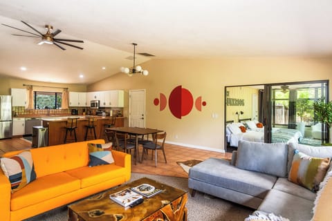 Open floorplan to comfortably accommodate your group.