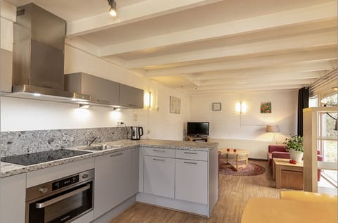 Bungalowpark Simpelveld - Schakel 24 Living room, kitchen, dining table