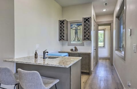 Basement level wet bar