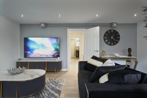 Living Room / Lounge