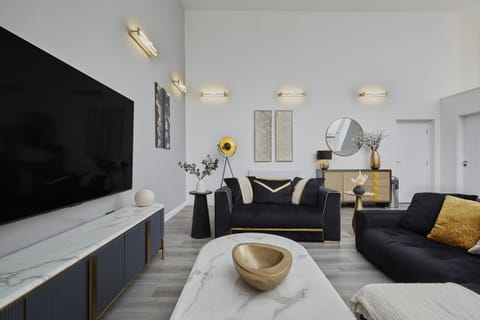 Living Room / Lounge