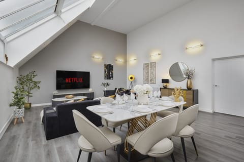 Living Room / Lounge