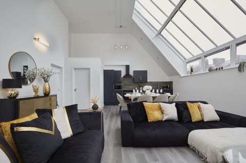 Living Room / Lounge