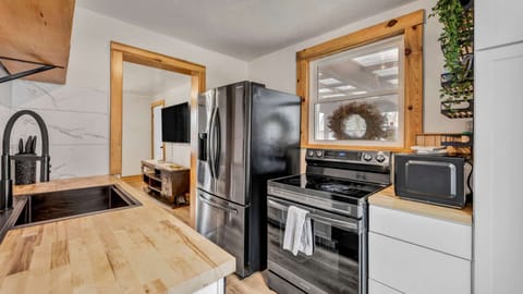 Craving a home-cooked meal? Our fully equipped kitchen has everything you need to whip up something delicious. Whether you're a master chef or just heating up leftovers, we’ve got you covered!