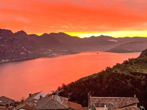 Apartment, Sea, Balcony, Shade, Hotel, Resort, Penthouse Apartment, Aluminium