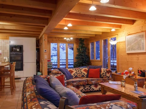 Furniture, Wood, Interior Design, Ceiling, Room, Flooring, Floor, Couch, Living Room, Home