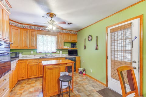 Fridge, stovetop, dishwasher, coffee/tea maker