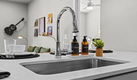 Fully Stocked Kitchen Essentials. Dish Soap, Hand Soap, Dishwasher Pods, Garbage Bags, Paper Towels, Salt, Pepper and Oil. We've got you covered!