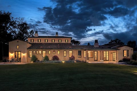 The property transforms into a tranquil and enchanting nighttime retreat