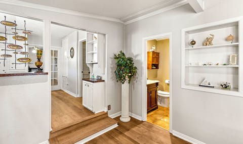 Shower, jetted tub, hair dryer, towels