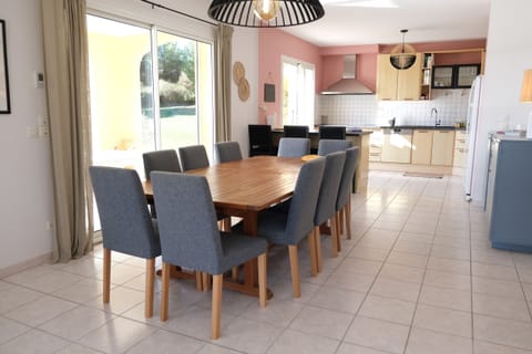 Vacation rental AUREILLE villa to rent dining room