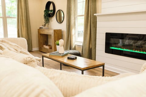 Smart TV, fireplace