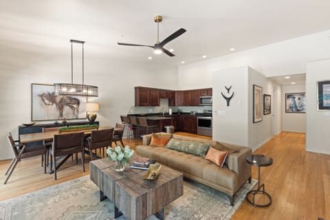 Open concept living, dining, kithcen