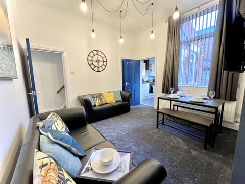 Lounge - Spacious and relaxing living room