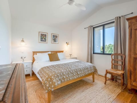 Upstairs bedroom 1 (160cm bed)