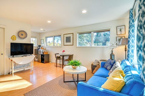 West Linn Vacation Rental | Studio | 1BA | 500 Sq Ft | Stairs Required
