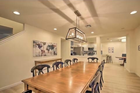 Large dining room, seats 10-12