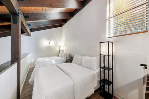 3rd floor loft has two full beds