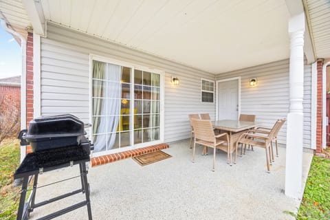 Beautiful shaded patio with 6-person dining table and grill.