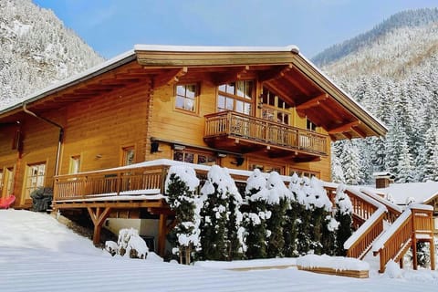 Holiday Home Exterior [winter]